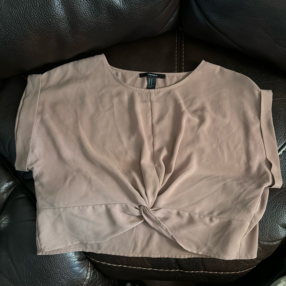 Forever 21 top in brand new condition! Size medium but also can pass for size S